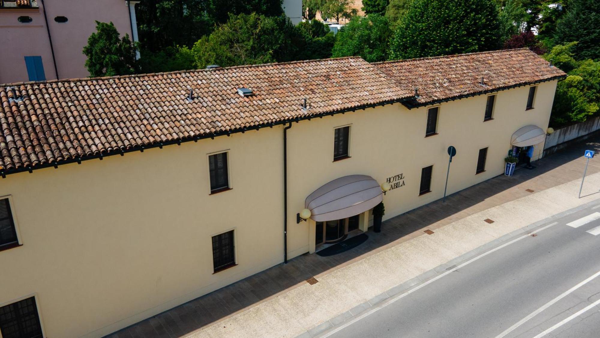 Hotel Villa Nabila Reggiolo Buitenkant foto