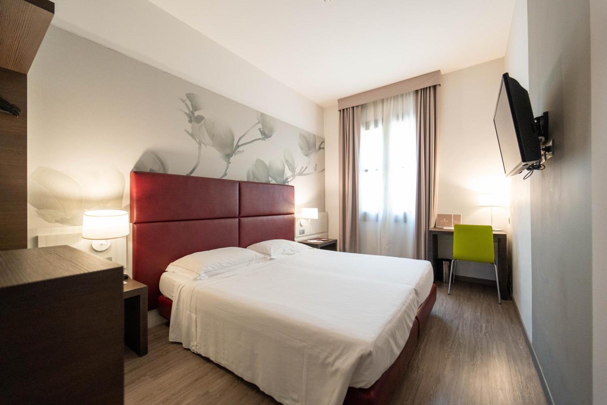 Hotel Villa Nabila Reggiolo Buitenkant foto