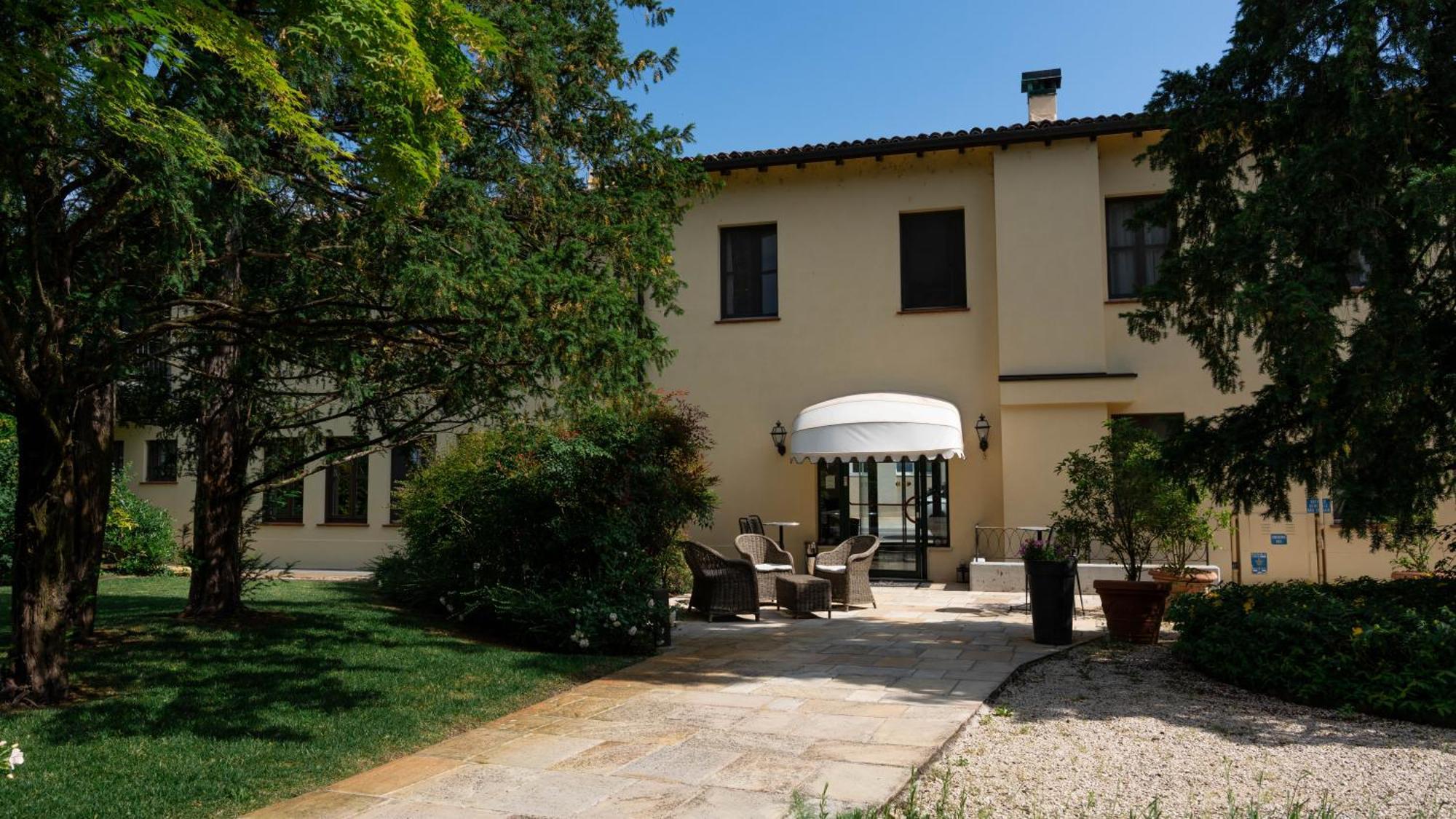 Hotel Villa Nabila Reggiolo Buitenkant foto