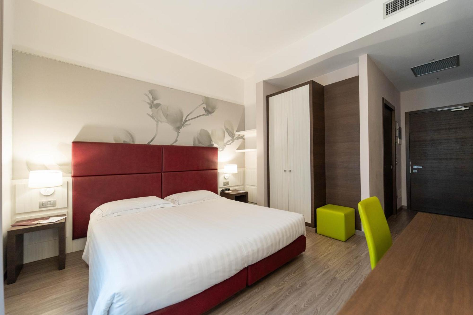 Hotel Villa Nabila Reggiolo Buitenkant foto