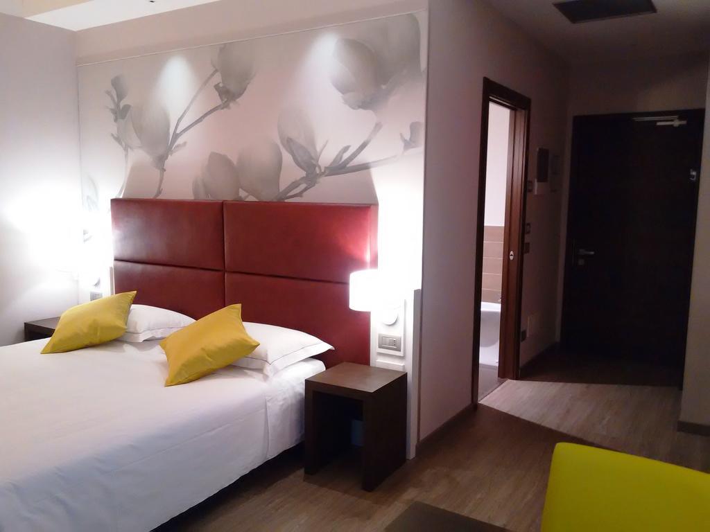 Hotel Villa Nabila Reggiolo Buitenkant foto