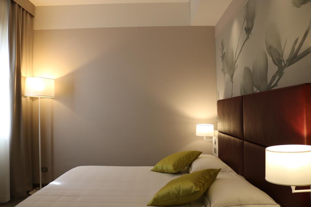 Hotel Villa Nabila Reggiolo Buitenkant foto