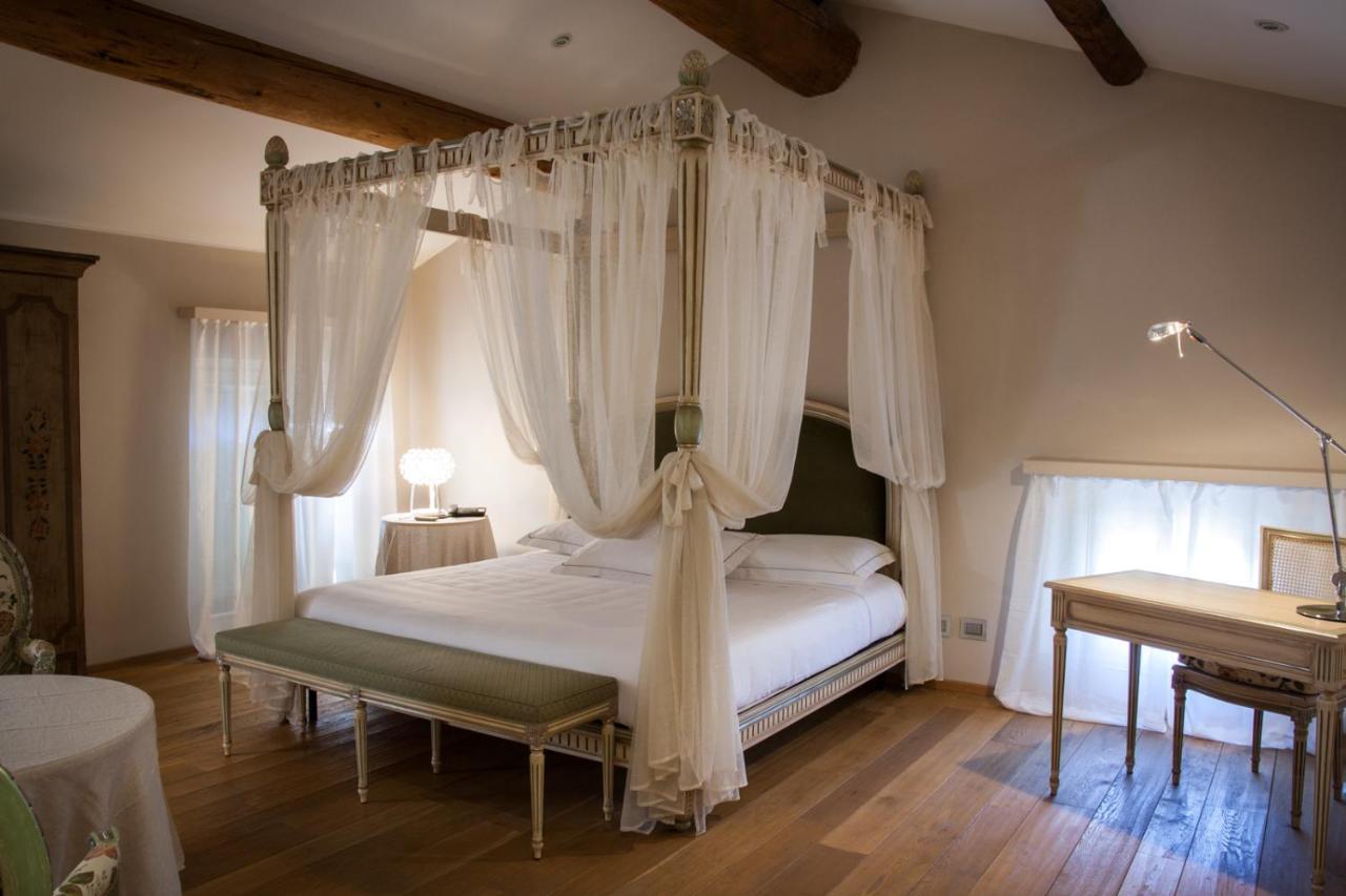 Hotel Villa Nabila Reggiolo Buitenkant foto