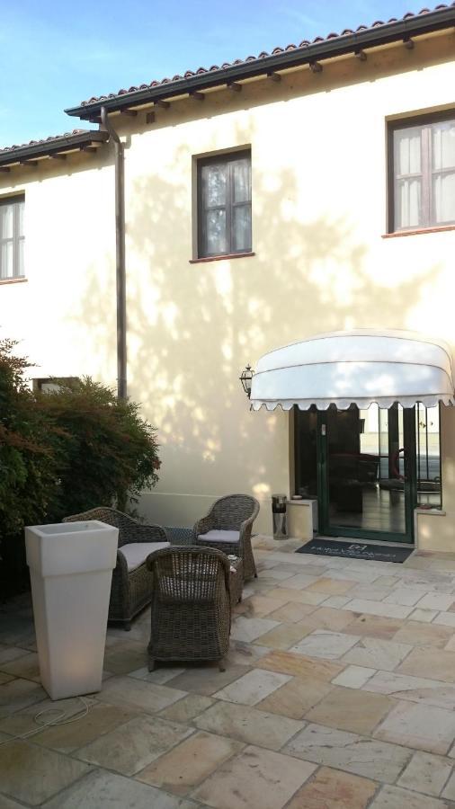 Hotel Villa Nabila Reggiolo Buitenkant foto