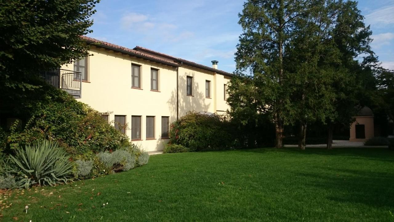 Hotel Villa Nabila Reggiolo Buitenkant foto
